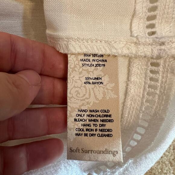 Soft Surroundings White Linen Blend Tunic Shirt Pearl Buttons Lace Hems Size M - Picture 10 of 11